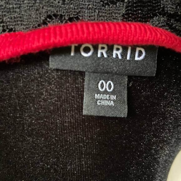 Torrid Womens Sweater Size 00 M 10 Red Knit & Black Lace Yoke Neck Top - Picture 7 of 7
